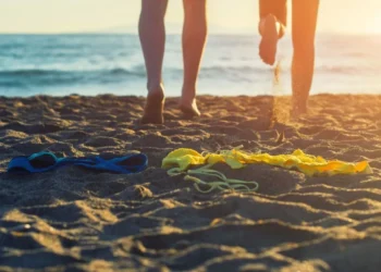 praia, praia-naturista, praia-nudista, praia-de-nudismo, praia-de-naturismo;