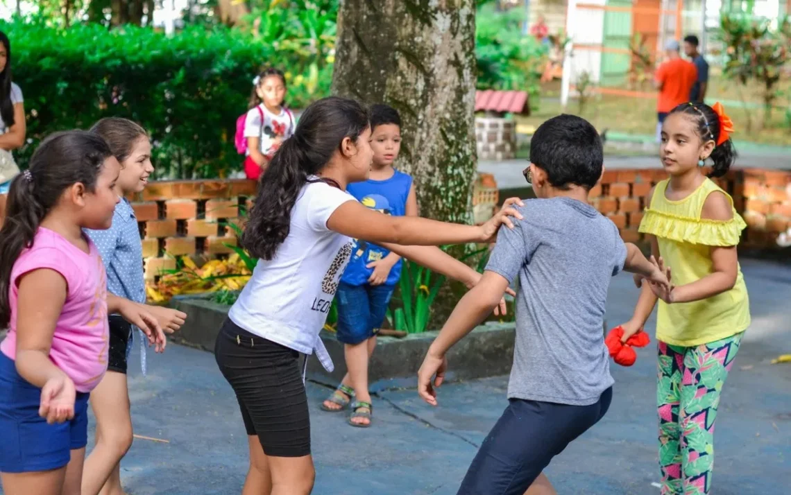 exercício físico, prática física, esportiva, movimentação corporal;