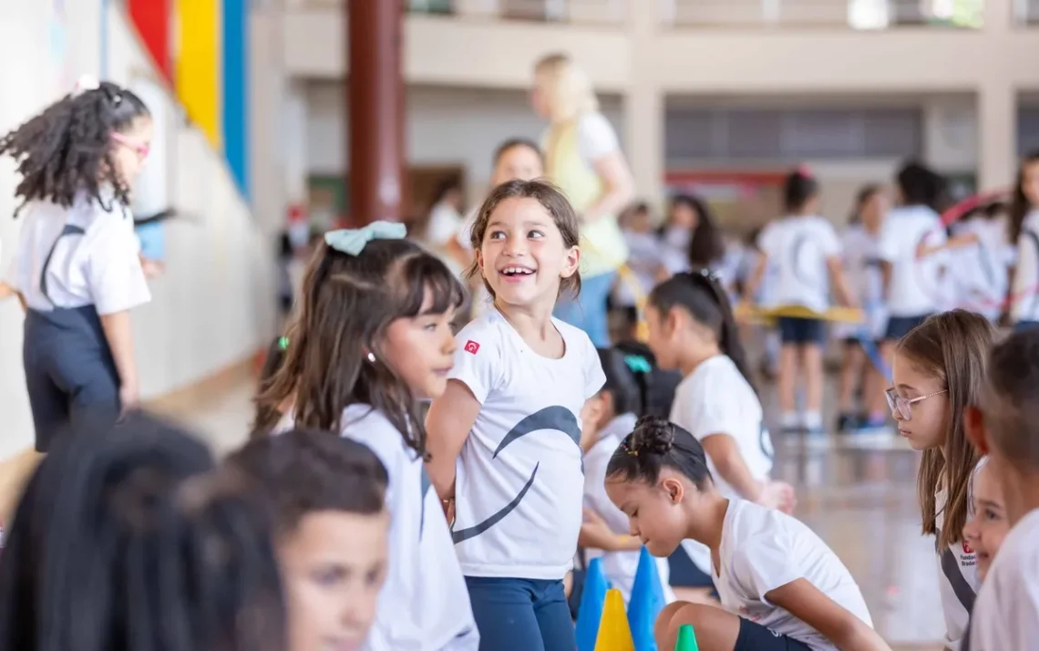 ensino, instrução, formação ;